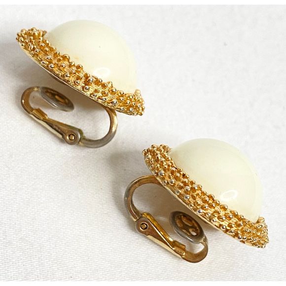 Trifari Earrings Large White Dome Cabochon Stone Gold Tone Hob Knob Setting - Picture 5 of 9